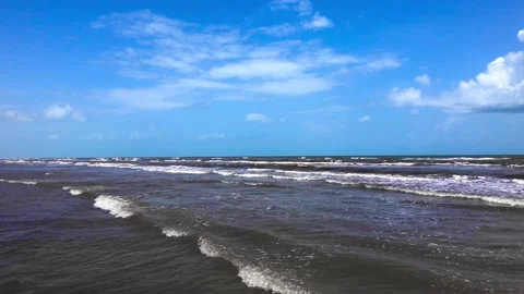 Ocean waves rolling in Stock Footage 225301650