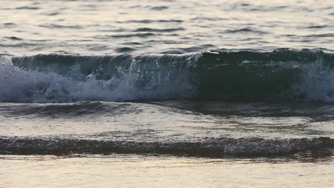 Ocean waves in slow motion Video stock 84189058