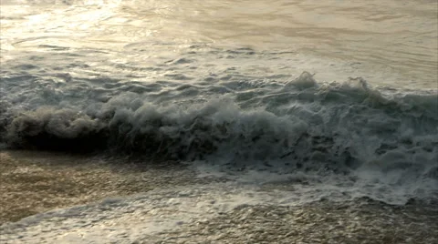 Ocean waves slowmotion Stockbeeldmateriaal 68598373