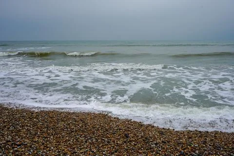 Ocean waves on a stone pebble beach Stockfoto's