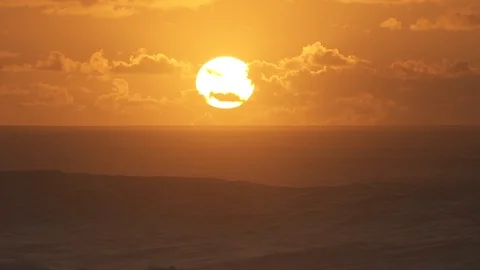 Ocean waves as the sun sets Video stock 86172244