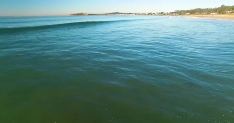 Ocean waves on sunny day Stock-Footage 79660432
