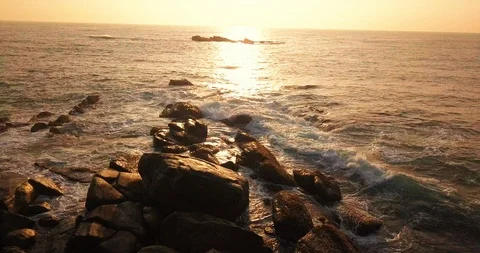 Ocean waves at sunset. Sri Lanka. Beautiful tropical beach with palm. 스톡 동영상 113551388