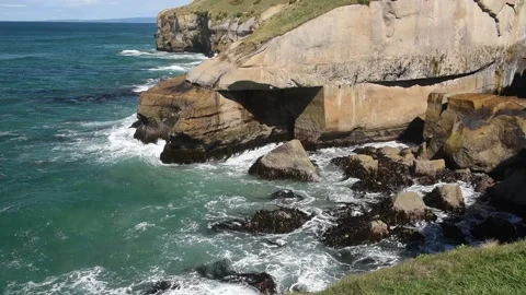 Ocean waves surging into the cliffs in Otago, New Zealand. Stock Footage 133535614