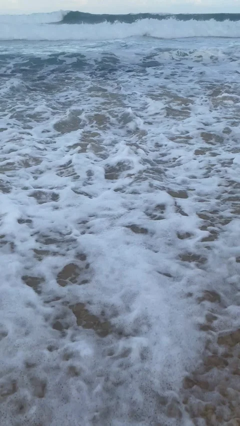 Ocean Waves Washing Over Sandy Beach Shoreline 库存影片 334528862