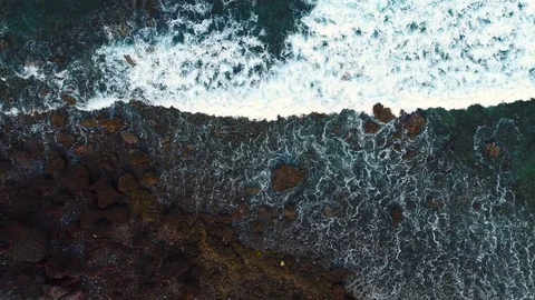 Ocean waves washing up on rock Stock Footage 83909568