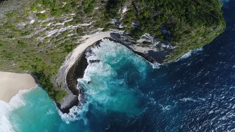 Ocean waves washing up on rock Stock Footage 83925474