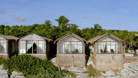 Oceanfront cottages along beach Video stock 138670702