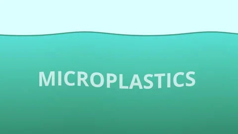 Oceans polluted with microplastics, wavy text appears underwater Vídeos de archivo 287096700