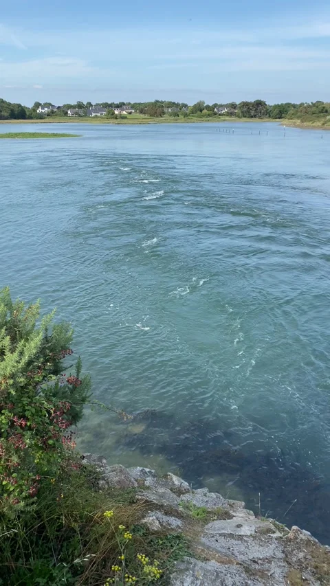 The ocean´s tide running under the bridge. Stock Footage 171889616