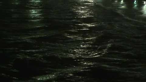 Ocean's waves by night Stock-Footage 147275696
