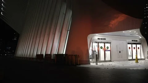 The Oculus - One World Trade Center transportation hub - Entrance with people Video stock 200252780