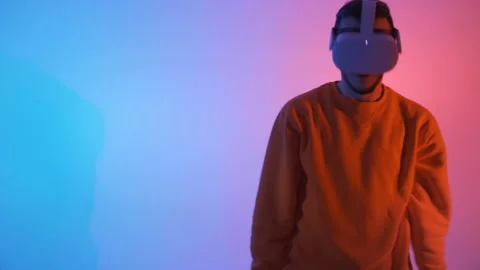 Oculus quest 2 exploration gamer firs try Video stock 143640288