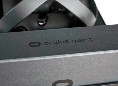 Oculus Quest VR virtual reality logo close up Фото