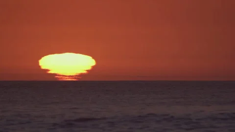 Odd ocean sun rise time lapse 스톡 동영상 137258086