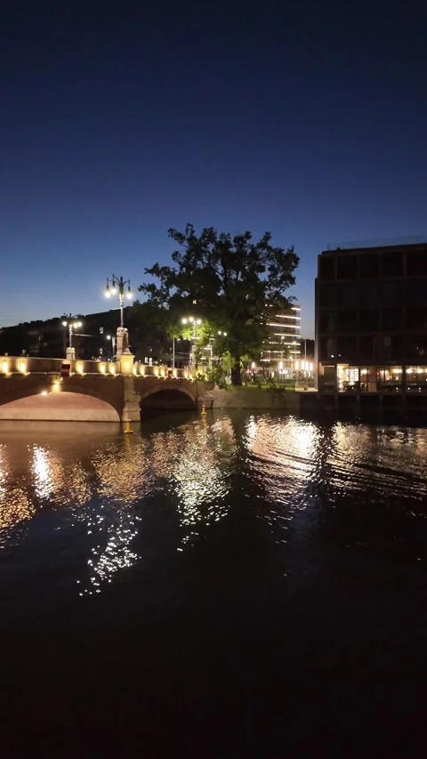 The Oder River passing through Wroclaw, Poland Video stock 345715710