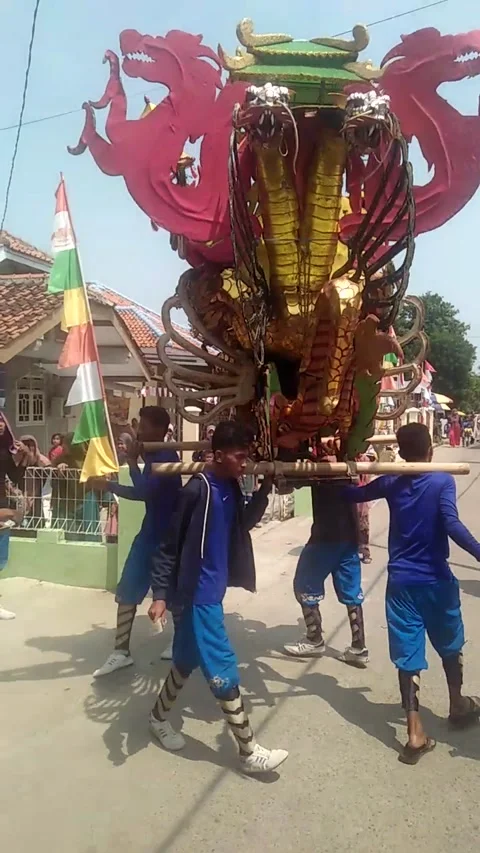 Odong odong tradition of west java that is carried on the shoulders Video stock 208328655