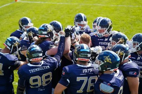  Offense group gathering right after warmup during the Berlin Thunder - Fe... Stock Photos