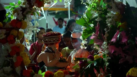 Offering aarti to lord ganesh before immersion at river, ganpati visarjan Stock Footage 251881180