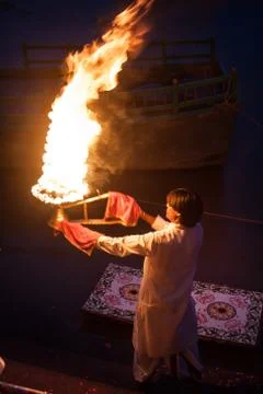 Offering a Flame to Yamuna Foto stock
