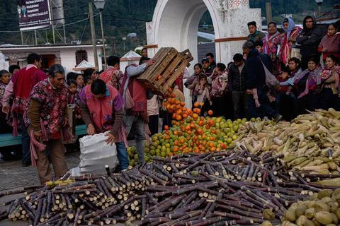 Offerings made to the dead to be distributed among townsfolk on the Day of the D Fotos Stock