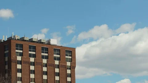Office Building Cloud 4K Timelapse Vídeos de archivo 129850037
