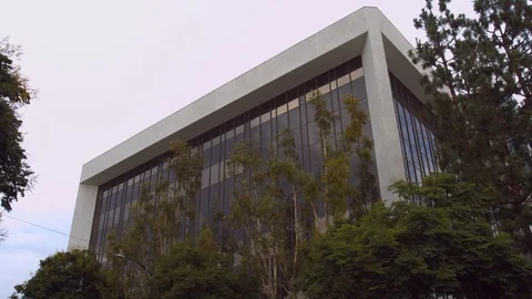 Office Building Cloudy Pan Right Видео 78621809