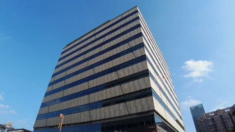 Office building like a square box Vídeos de archivo 253448480