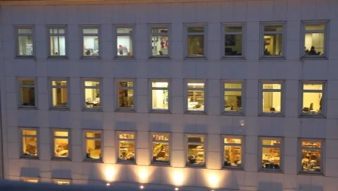 Office building windows, night Vídeos de archivo 8524192