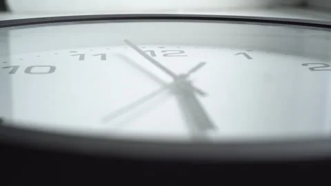 Office clock face 動画素材 335987741