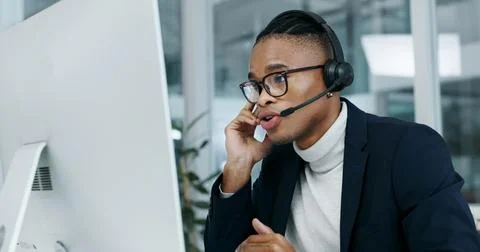 Office, computer and man with headset for call center, online consulting and 库存照片