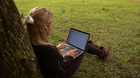 Office day in the forest Stock-Footage 251212319