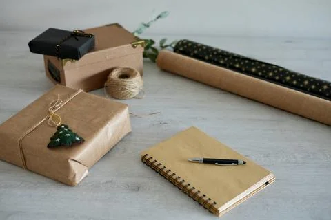 Office desk table with blank notebook to jot down Christmas to-do list with pen Foto stock