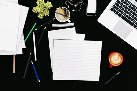 Office desk table with labtop computer,blank magazine smart phone and coffee cup Foto stock