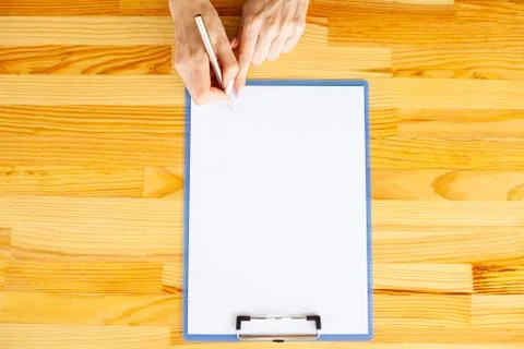Office Hand Holding a Folder with a Red Color Paper on the Background of the Foto stock