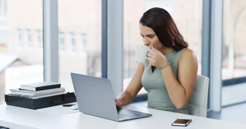 Кенет ол менің ішіме кіре бастады