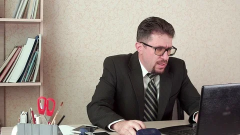 Office Manager man with beard and glasses. Headache. Видео 100402449