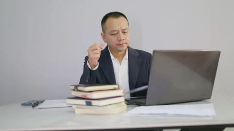 Office men face work problems and don't know what to do Stock Footage 320094094