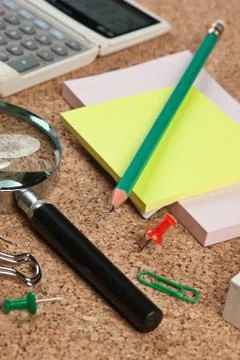 Office supplies in a mess on the table Foto stock