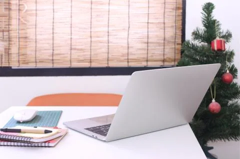 Office table desk. Workspace with notebook and mouse on copy space Foto stock