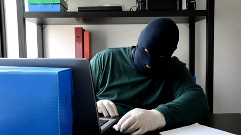 Office thief inserts usb flash memory into laptop Video stock 72386498