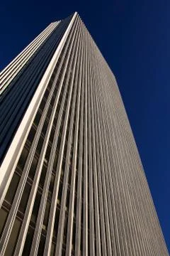 Office Tower before a Cloudless Sky on a Sunny Day Foto stock