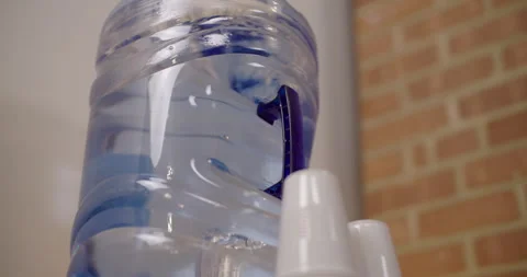 Office Water Cooler Bubbles 库存影片 266147105