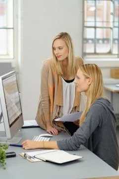 Office Women Reading Data on Computer Screen Foto stock