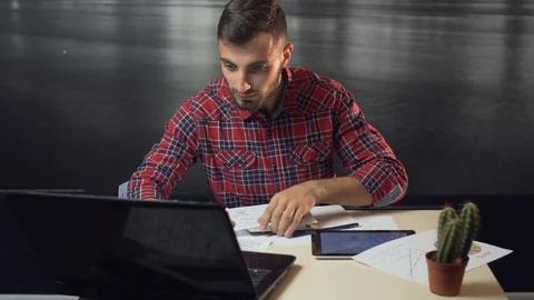 Office Work Multitasking 動画素材 70098716