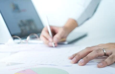 Office worker is analyzing paper and chart infomation 库存照片