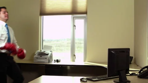 Office worker with boxing gloves Stock-Footage 67343207