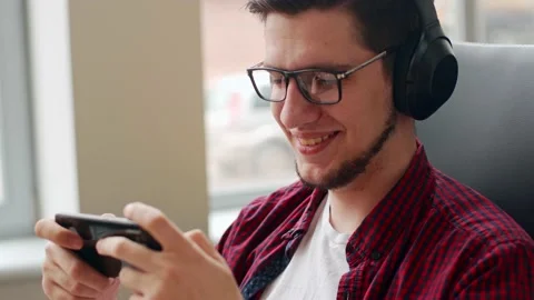 Office worker distracted from work using smartphone to check social network Stock Footage 220072931