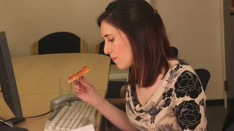 Office worker eating pizza Video stock 21396145