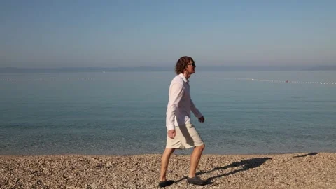 Office worker enjoys sunshine and sea after leaving daily work behind Stock Footage 341622702
